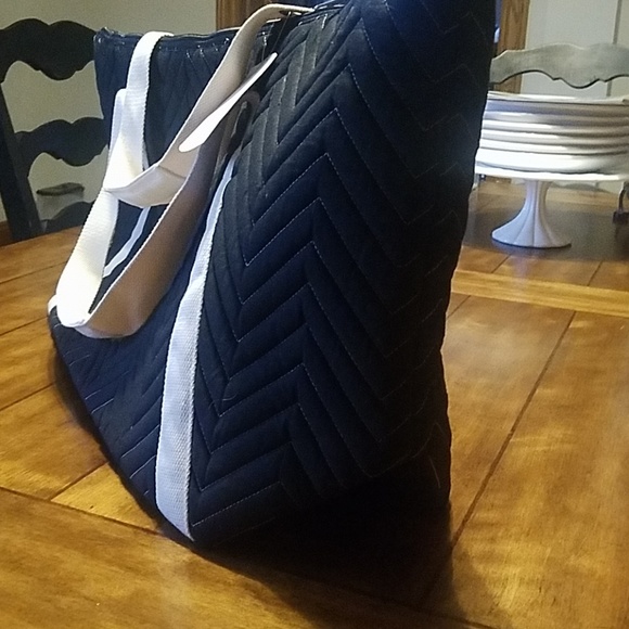 Cincinnati Quilted Large Tote Bag - Picture 8 of 8